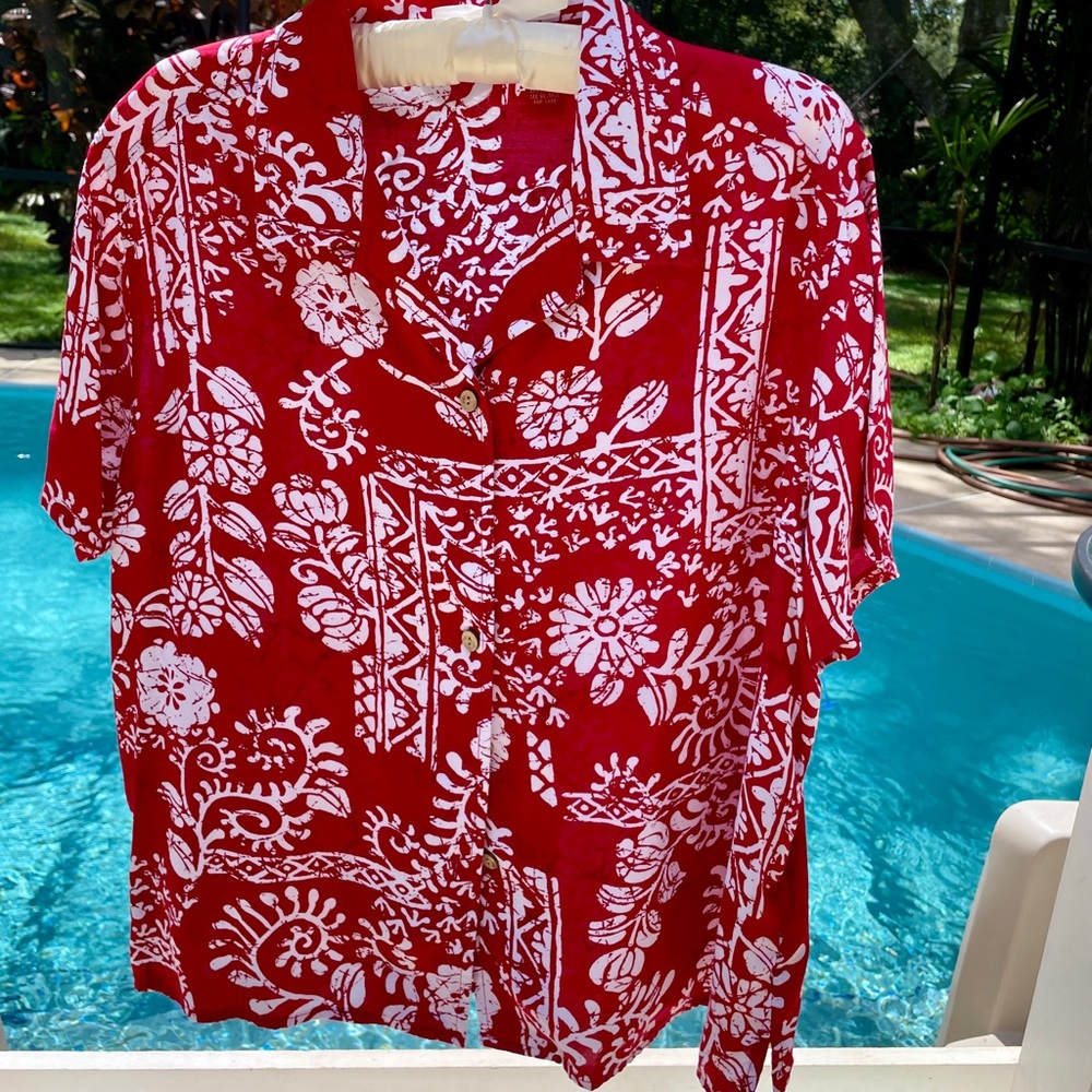 Bundle it! 4/$28 Gloria Vanderbilt Hawaiian Vintage Shirt